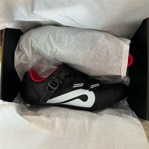 Peloton shoes, still in box brand new, never tried on. Mens 8 / Women’s 10